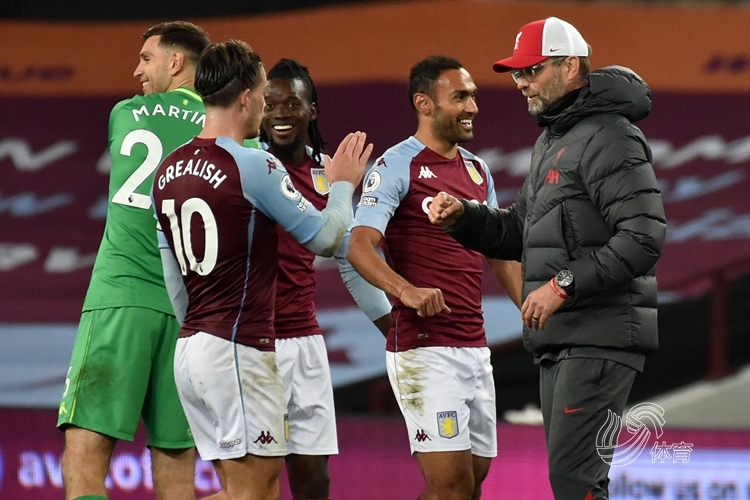 与年轻边卫 与年轻边卫